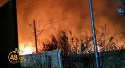 بالفيديو: اغلاق مقطع من سكة القطارات قرب اللد بسبب حريق كبير